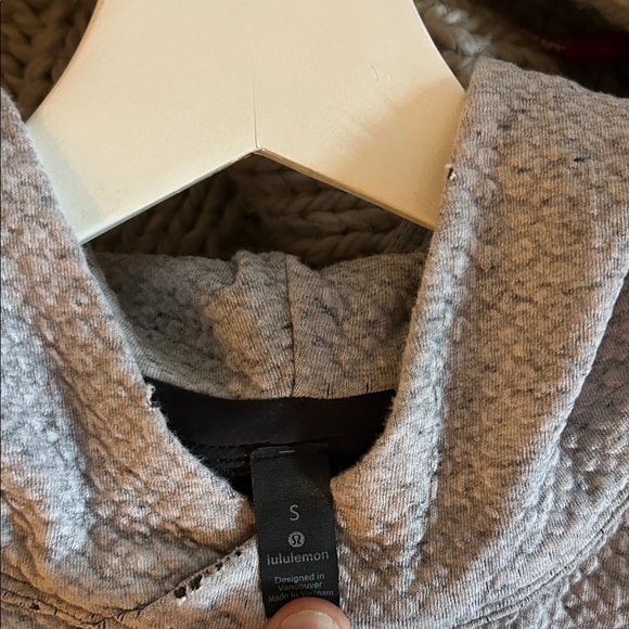 Lululemon Heathered Gray Textured men’s hoodie pullover - Picture 2 of 3